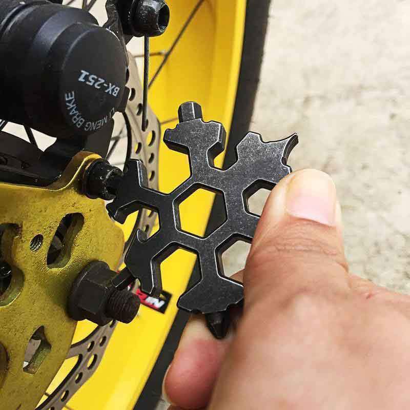 Amenitee® 18-in-1 Snowflake Multi-tool